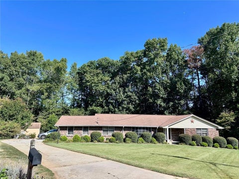 Homes For Sale - 2653 Amberly Way<br/> Snellville, GA 30078