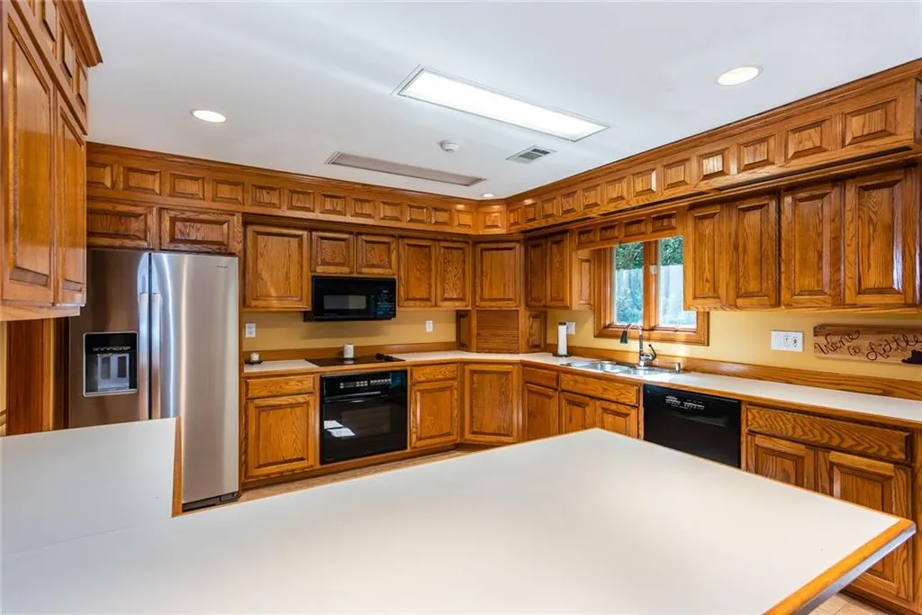 Conyers, Georgia 30094, United States, 3 Bedrooms Bedrooms, ,3 BathroomsBathrooms,Residential,Pending,201244