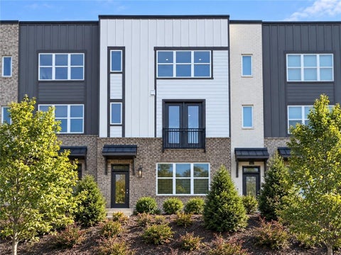 Townhouse For Sale - 5645 Peach Orchard Trail<br/> Peachtree Corners, GA 30092