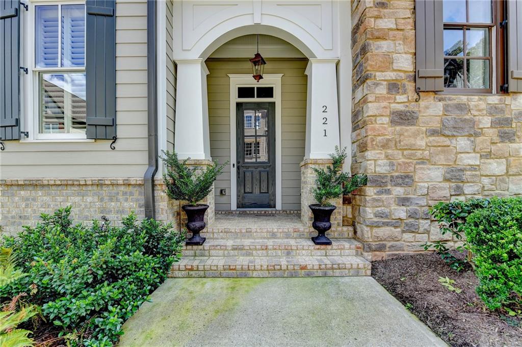 221 Trecastle Square