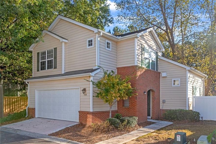 New Listing Alert! ??
Welcome to the Windcroft Subdivision in beautiful Acworth, GA! This charming home offers 2 bedrooms, 2.5 baths, and an open floor plan that’s perfect for everyday living and entertaining. Enjoy a flat, fenced backyard ideal for relaxing or hosting gatherings.
Upstairs features a loft area and two spacious bedrooms, each with its own full bath. Don’t miss this opportunity to call Acworth home great location, great price, great value!