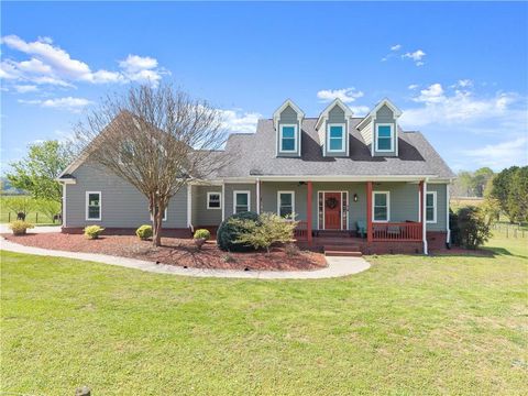 Homes For Sale - 246 P J Roberts Road<br/> Jefferson, GA 30549