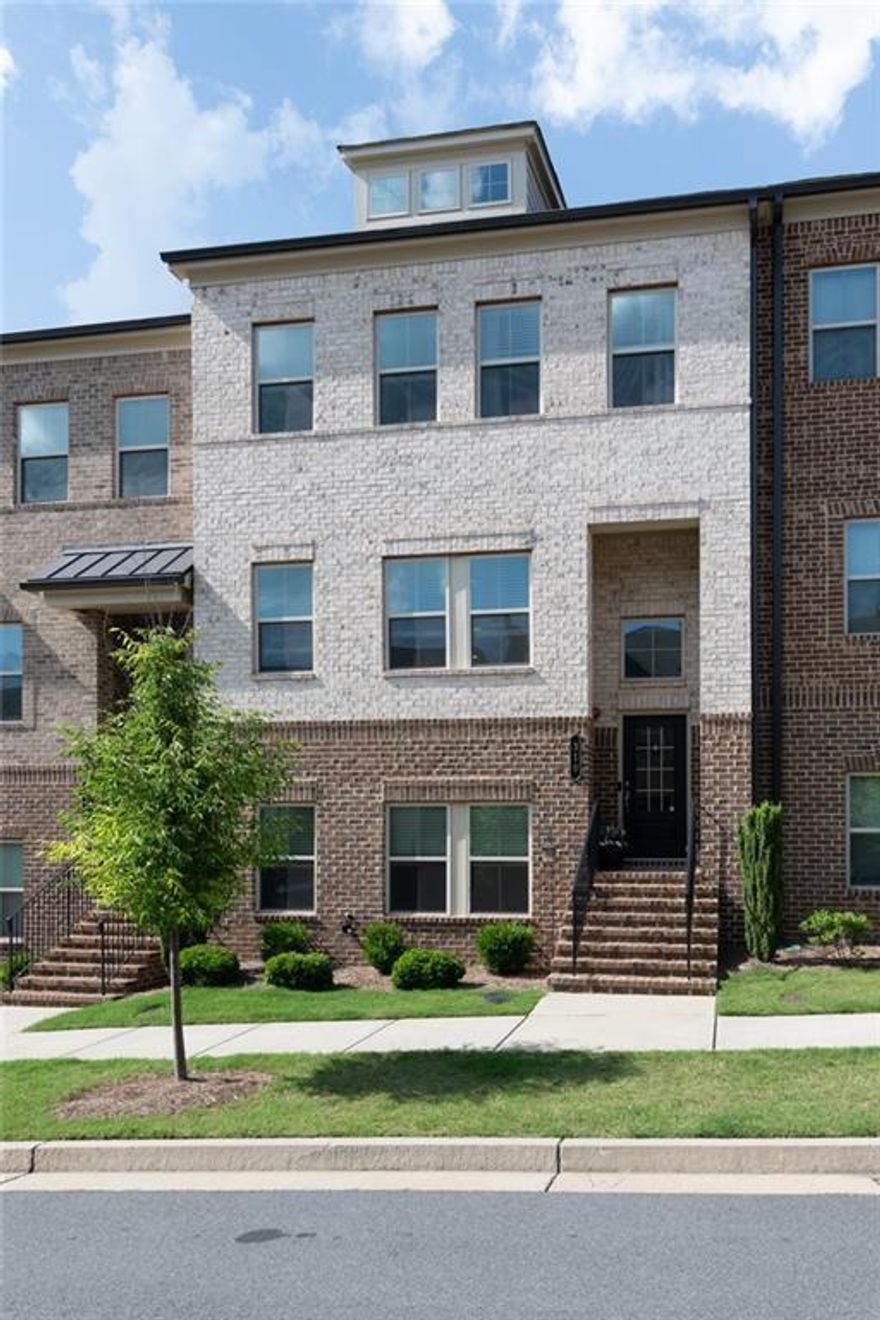 Beautiful 4 bedroom 3 1/2 bath three story townhome available for immediate move in! Largest Floor plan!  This community is located less than a mile from downtown Woodstock's shopping , restaurants and entertainment.. First level is your 2 car garage , mud room , full bath and bedroom. On the second floor, an open design seamlessly melds the living room, dining room and kitchen, which opens out to the deck. Three full spacious rooms upstairs featuring a large primary bedroom with sitting room. The master bath features a double vanity, large tiled shower, and a large walk-in closet.
Great location and convenient to downtown Woodstock, schools, shopping, restaurants and Beautiful property in a great community and the perfect location just 1 mile to I-575!
