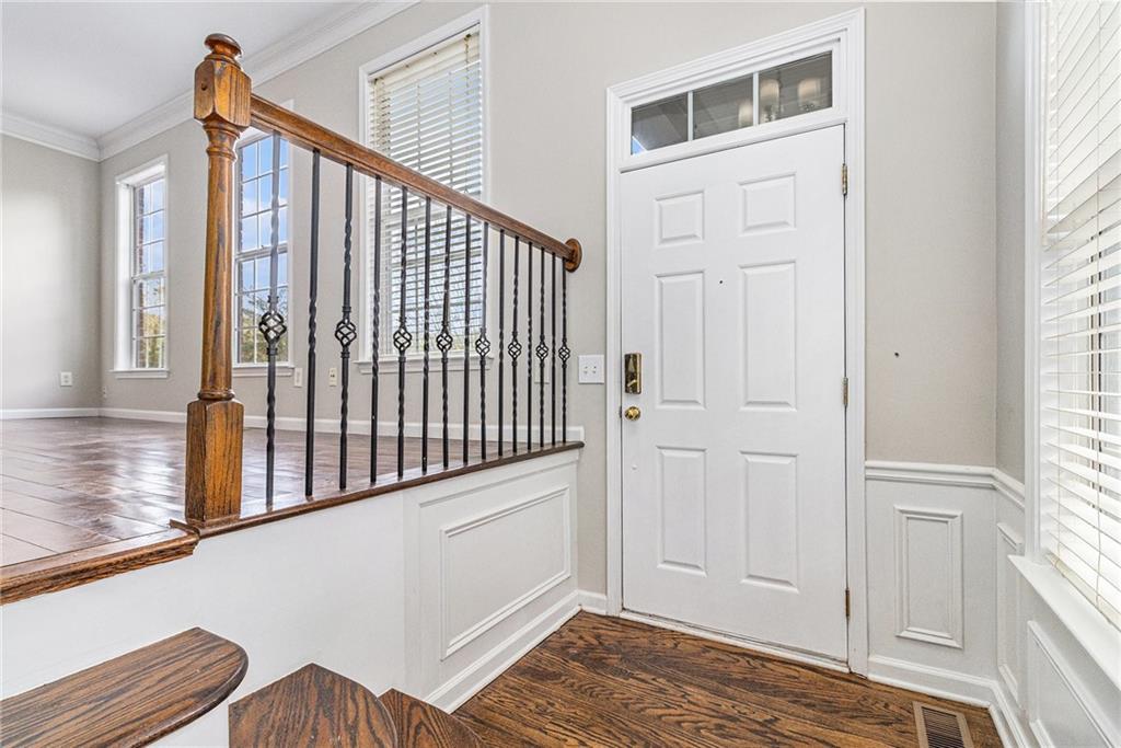 1740 Highlands View SE