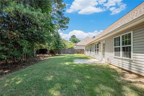 Single Family Residence in Loganville GA 4292 Beaverton Circle 28.jpg