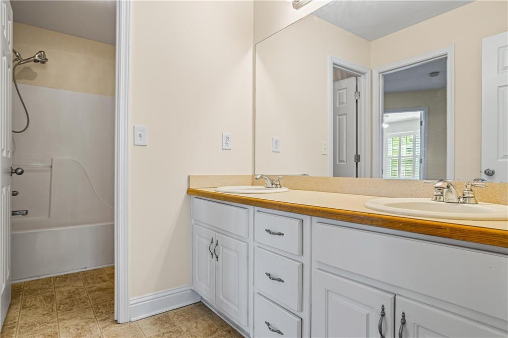 1213 Blue Springs Drive, Loganville, Georgia image 31