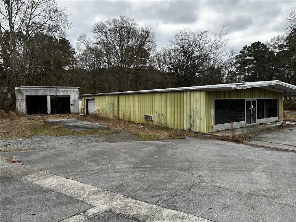 4382 Calhoun Road NE