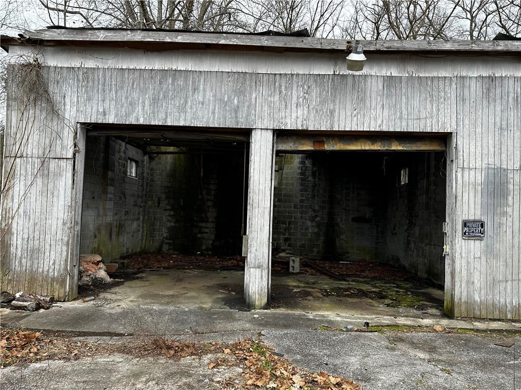 4382 Calhoun Road NE