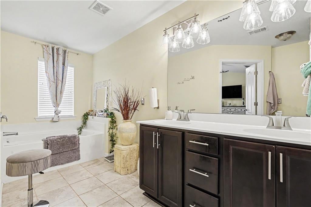 5563 Radford Loop
