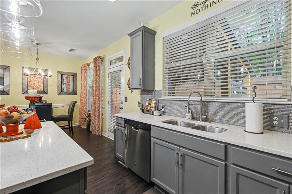 5563 Radford Loop