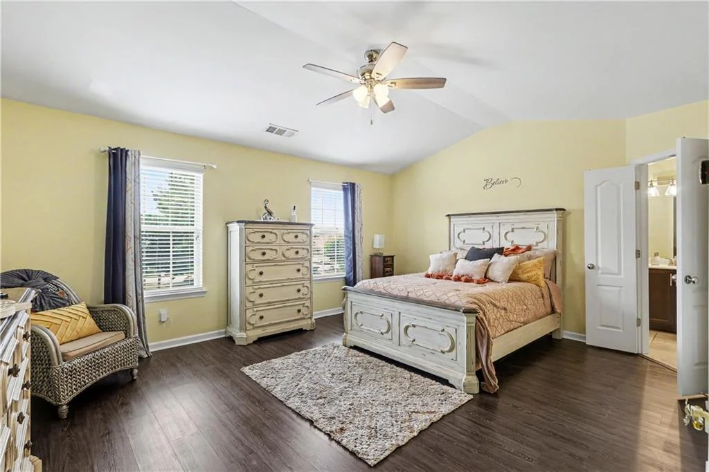 5563 Radford Loop