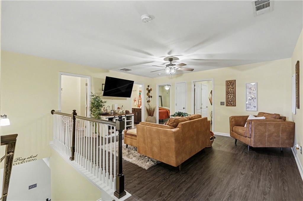 5563 Radford Loop