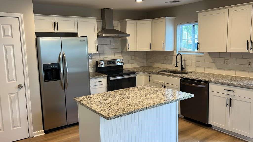 566 Rockwell Street SW