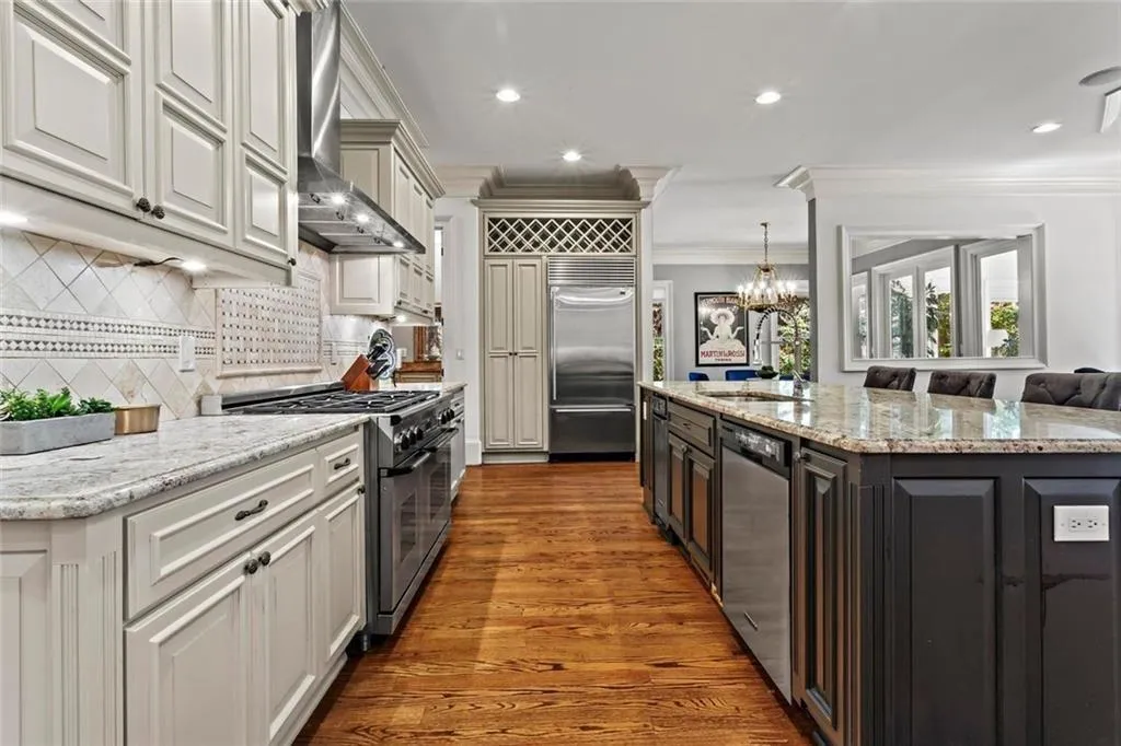 Alpharetta, Georgia 30005, United States, 6 Bedrooms Bedrooms, ,9 BathroomsBathrooms,Residential,Active,111187