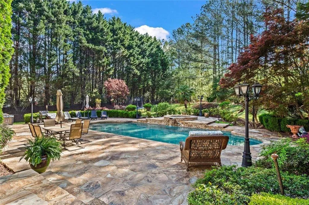 Alpharetta, Georgia 30005, United States, 6 Bedrooms Bedrooms, ,9 BathroomsBathrooms,Residential,Active,111187