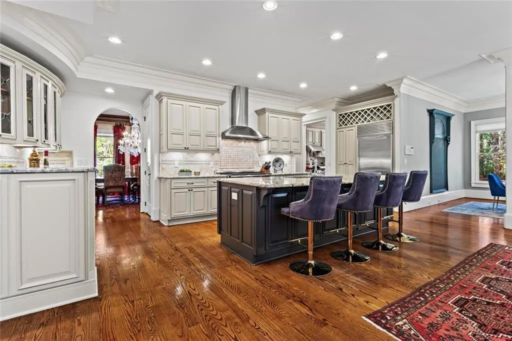 Alpharetta, Georgia 30005, United States, 6 Bedrooms Bedrooms, ,9 BathroomsBathrooms,Residential,Active,111187