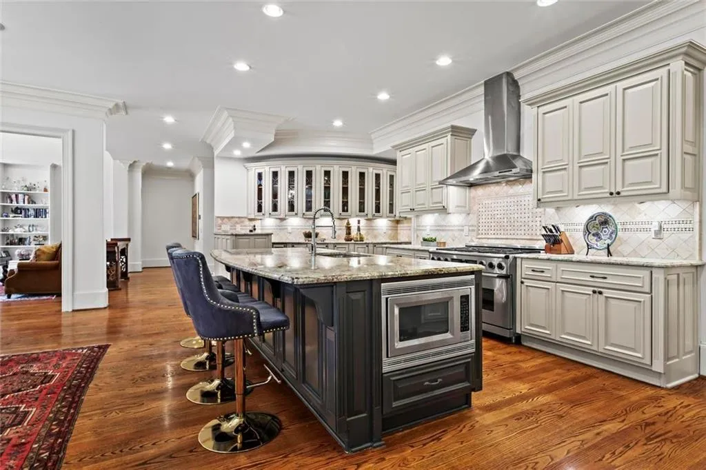 Alpharetta, Georgia 30005, United States, 6 Bedrooms Bedrooms, ,9 BathroomsBathrooms,Residential,Active,111187