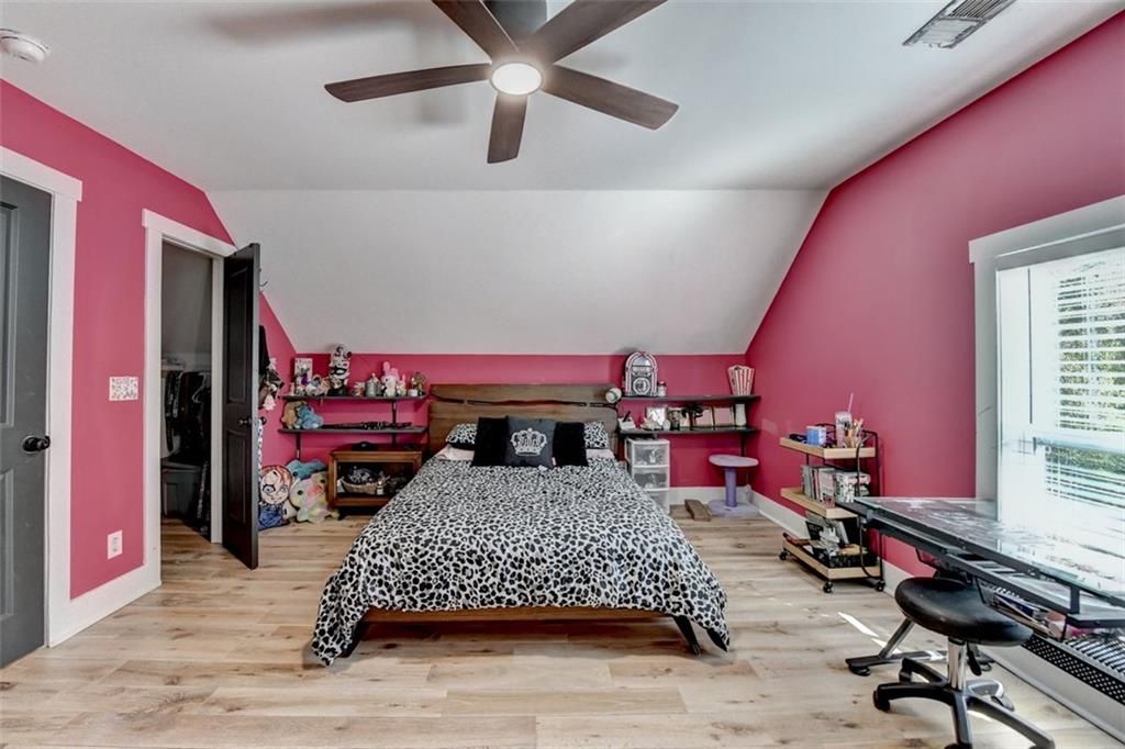 listing image 115