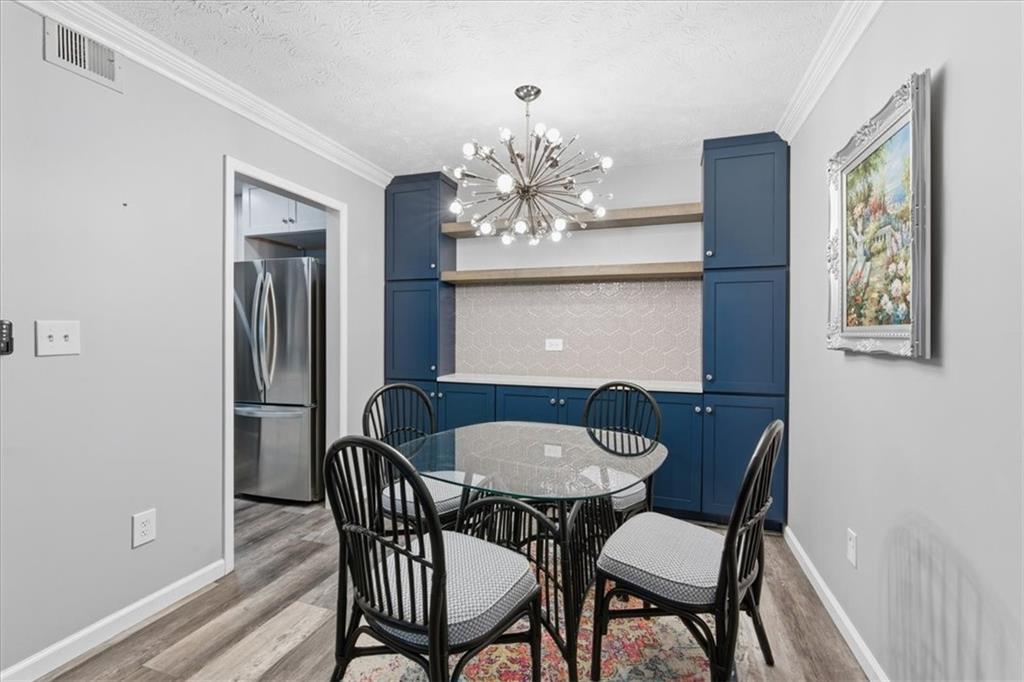 DUNWOODY COURT - Residential