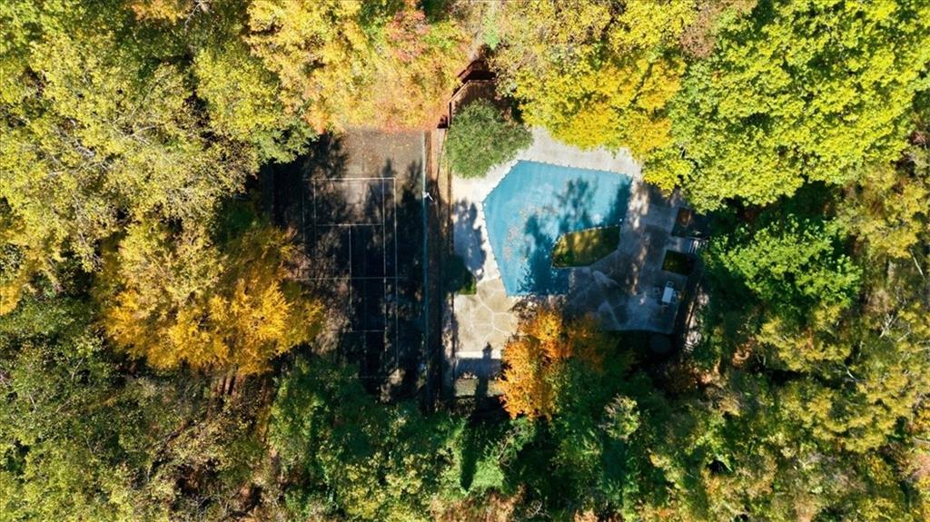 DUNWOODY COURT - Residential