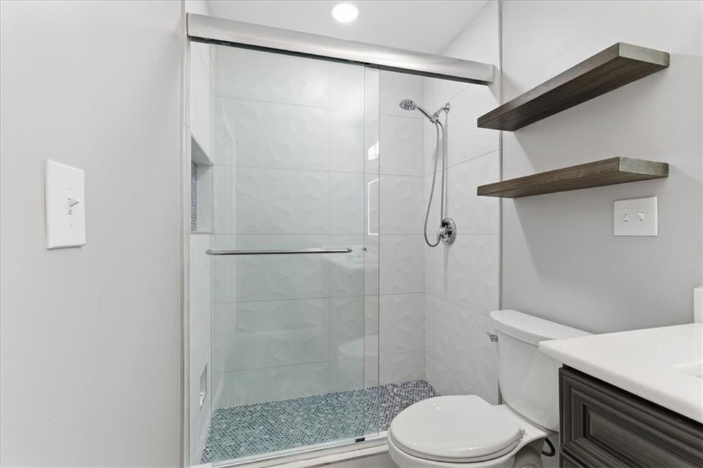 DUNWOODY COURT - Residential