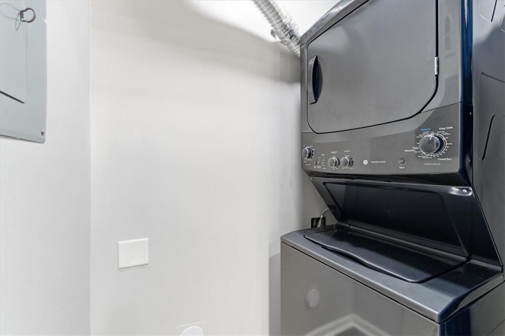 DUNWOODY COURT - Residential