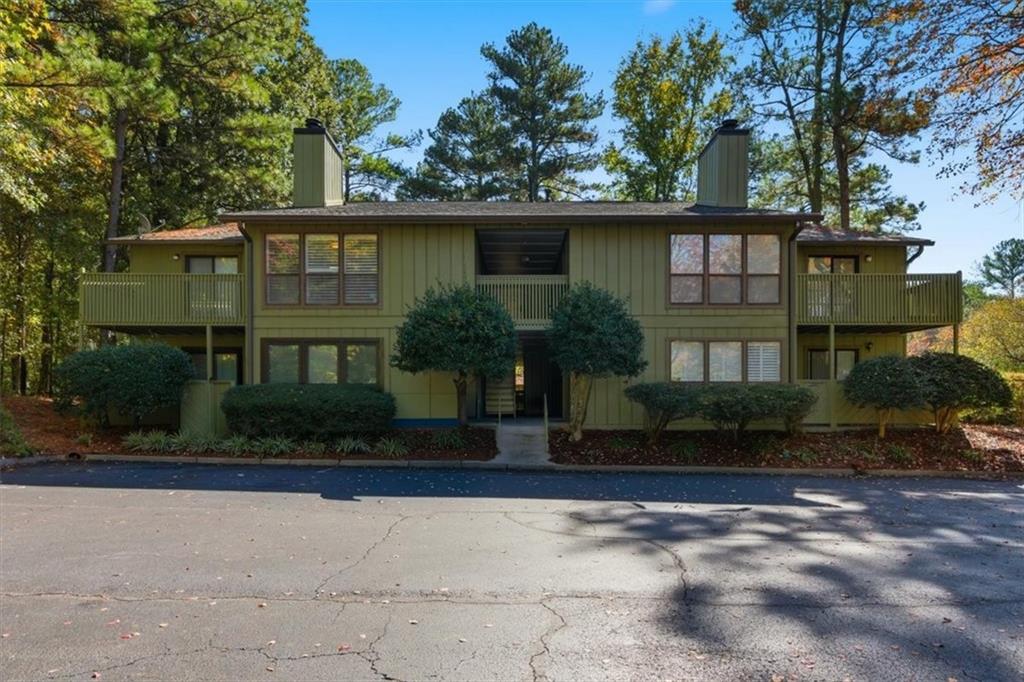 DUNWOODY COURT - Residential