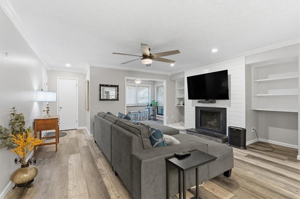 DUNWOODY COURT - Residential