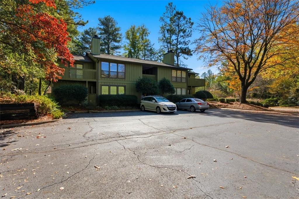 DUNWOODY COURT - Residential