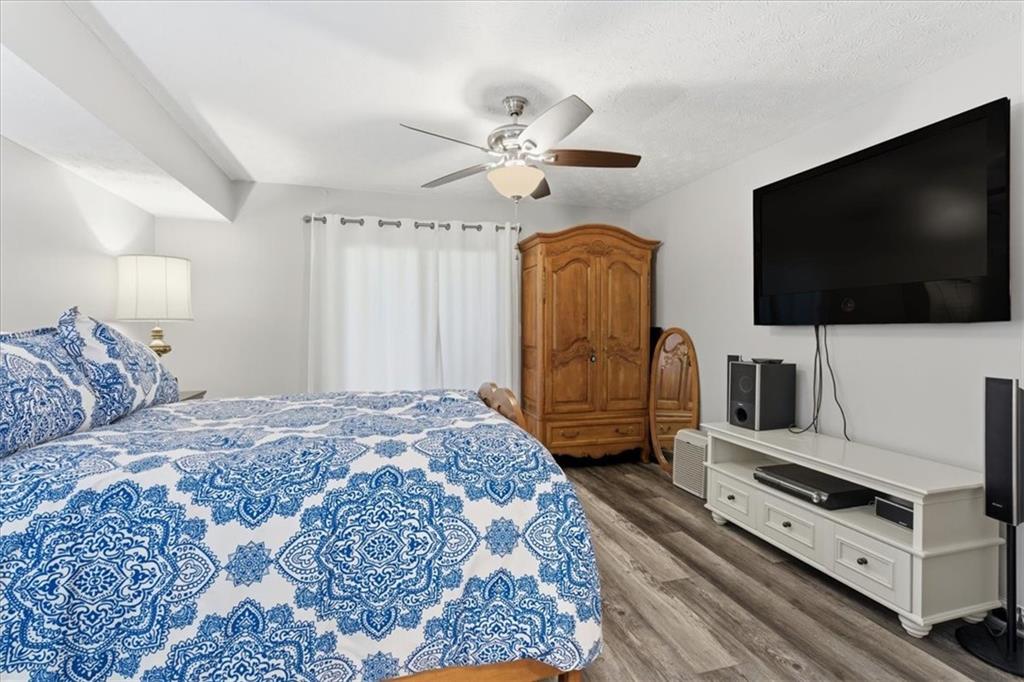 DUNWOODY COURT - Residential