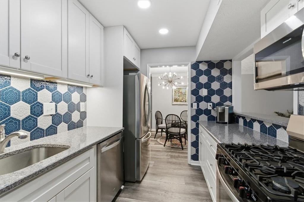 DUNWOODY COURT - Residential