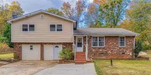 140 Creek Circle Stockbridge GA 30281