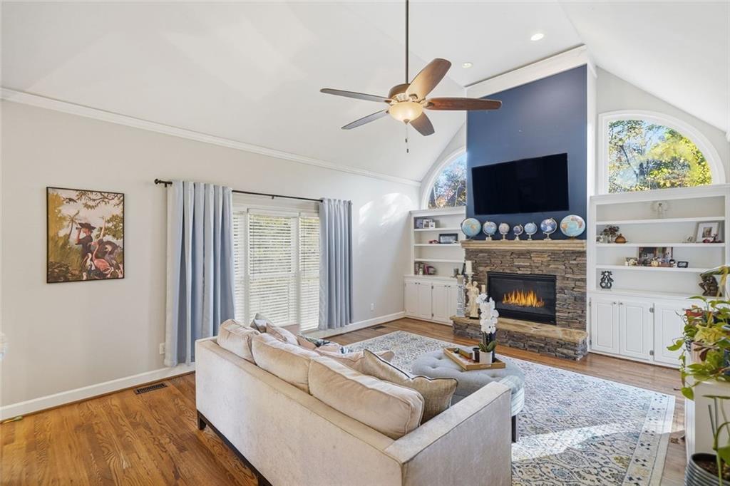 LAURIAN PARK - Residential