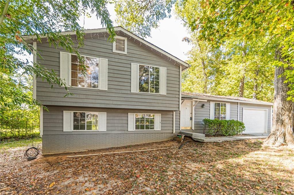 WELCOME HOME TO THIS SPACIOUS SPLIT LEVEL, GREAT LOCATION WITH EASY ACCESS TO MAJOR ROADS, KILLIAN HILL ROAD, I -85 ETC. THERE ARE MANY BUSINESS CENTERS ALL AROUND WITH SHOPPING MALLS IN CLOSE PROXIMITY.HOUSE HAS FENCED BACKYARD, PLAYROOM WITH ALSO SERVES AS A BONUS ROOM