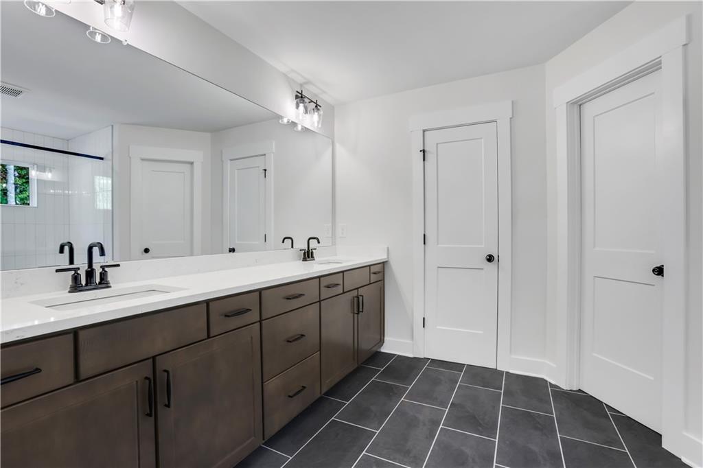 7004 Manchester Drive, Flowery Branch, Georgia image 33
