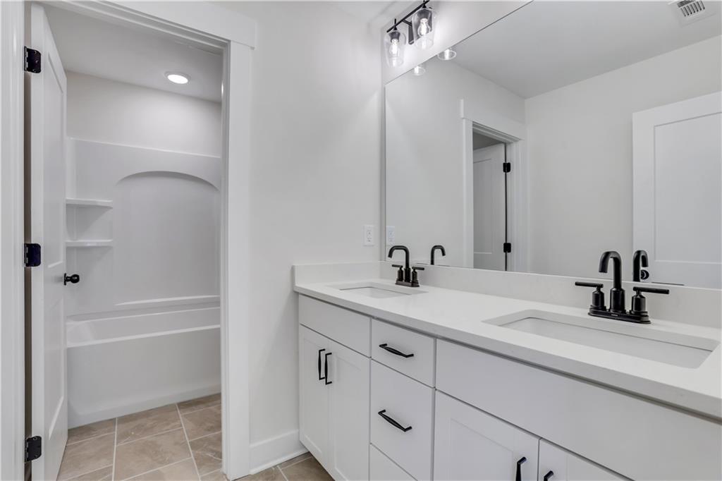 7004 Manchester Drive, Flowery Branch, Georgia image 41