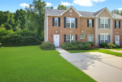 Townhouse For Sale - 1934 Grove Way<br/> Hampton, GA 30228