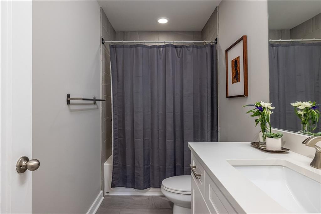2465 Rockcliff Road, Atlanta, Georgia image 32