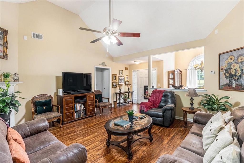 1335 Vine Circle, Mcdonough, Georgia image 9
