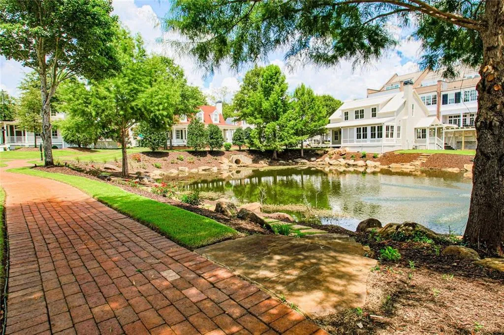 Senoia, Georgia 30276, United States, 3 Bedrooms Bedrooms, ,4 BathroomsBathrooms,Residential,Active,232826