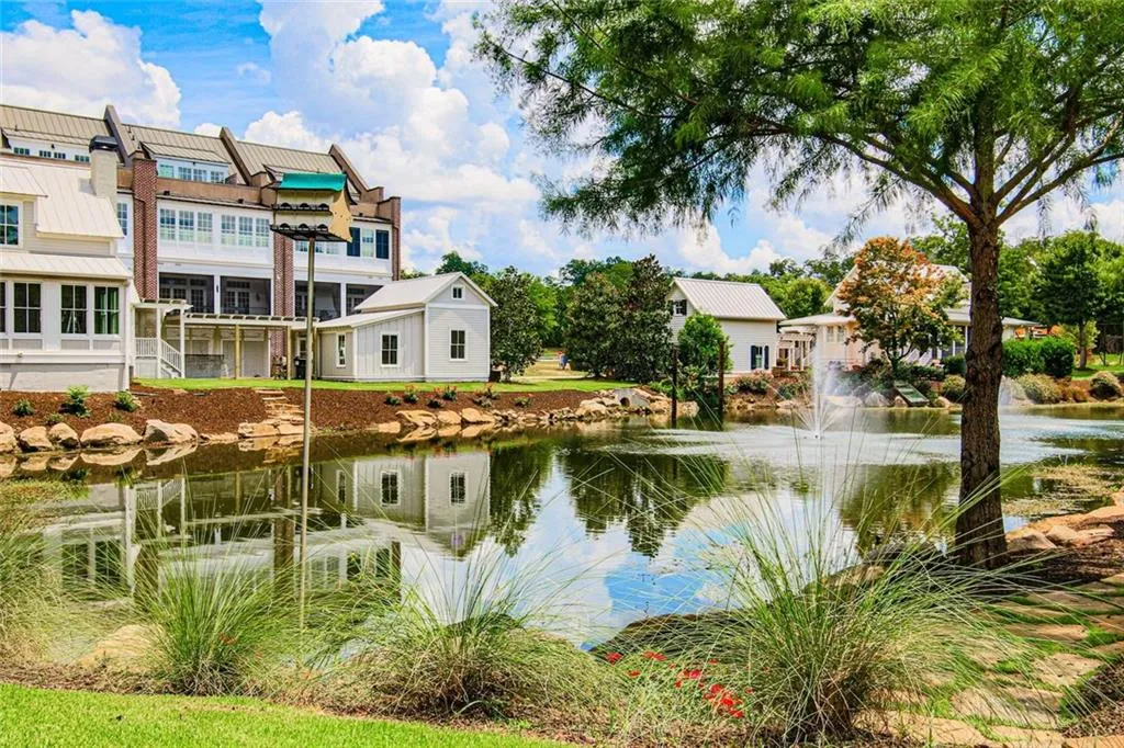 Senoia, Georgia 30276, United States, 3 Bedrooms Bedrooms, ,4 BathroomsBathrooms,Residential,Active,232826