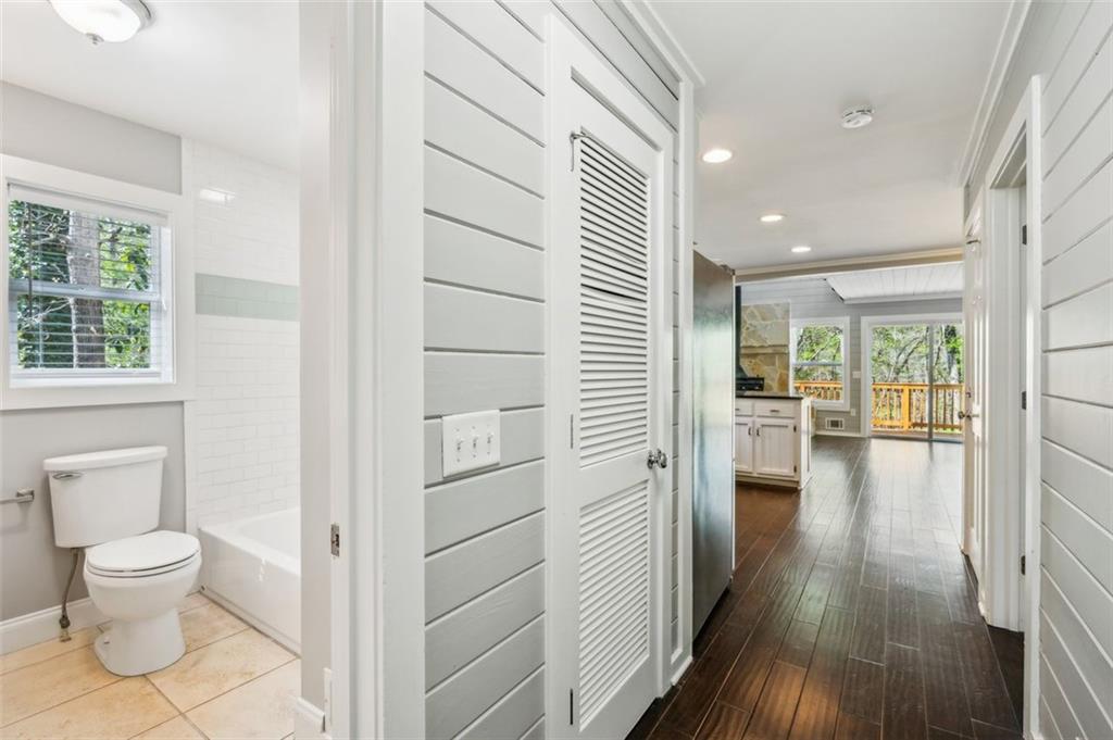3125 Lakeside Drive, Cumming, Georgia image 11
