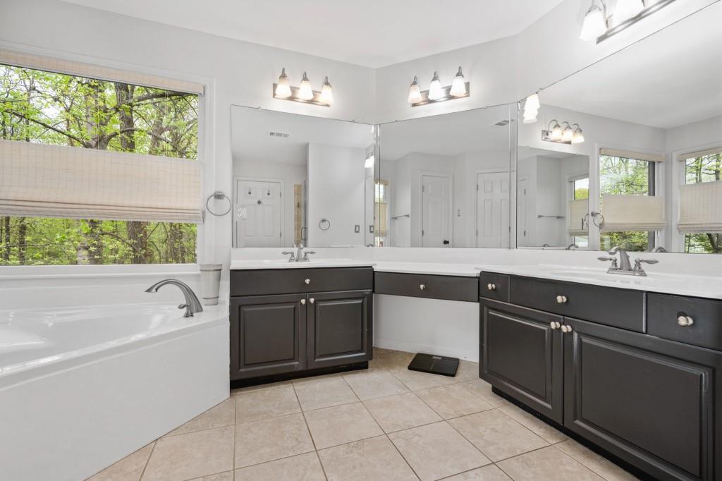 4688 Oakleigh Manor Drive, Powder Springs, Georgia image 23