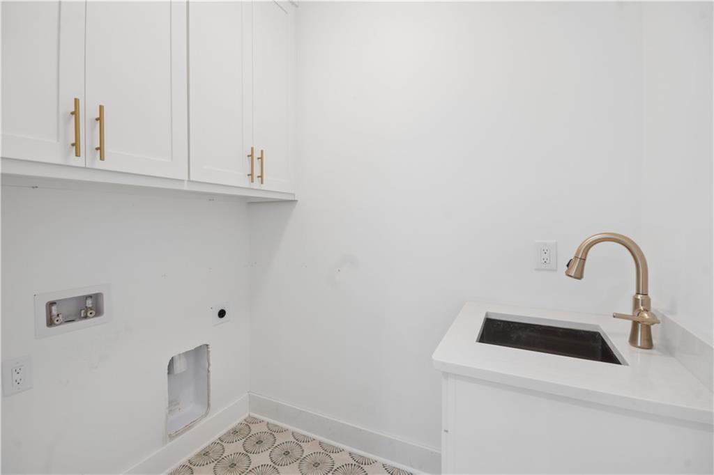 Alpharetta, Georgia, 30022, United States, 5 Bedrooms Bedrooms, ,4 BathroomsBathrooms,Residential,Active,2044144