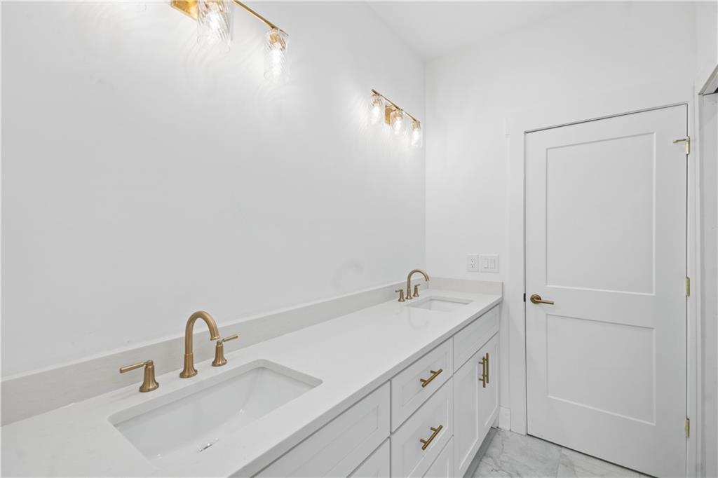 Alpharetta, Georgia, 30022, United States, 5 Bedrooms Bedrooms, ,4 BathroomsBathrooms,Residential,Active,2044144
