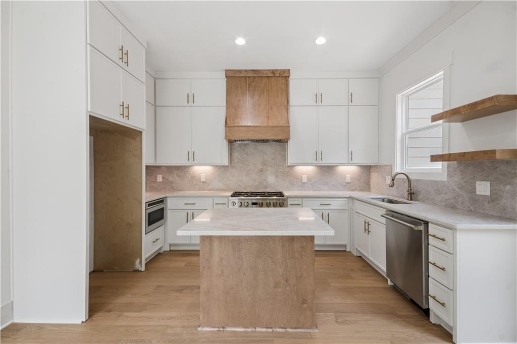 Alpharetta, Georgia, 30022, United States, 5 Bedrooms Bedrooms, ,4 BathroomsBathrooms,Residential,Active,2044144
