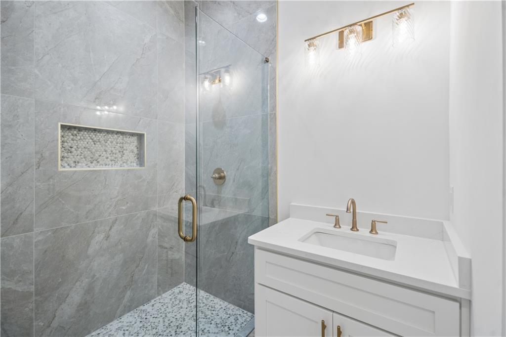 Alpharetta, Georgia, 30022, United States, 5 Bedrooms Bedrooms, ,4 BathroomsBathrooms,Residential,Active,2044144