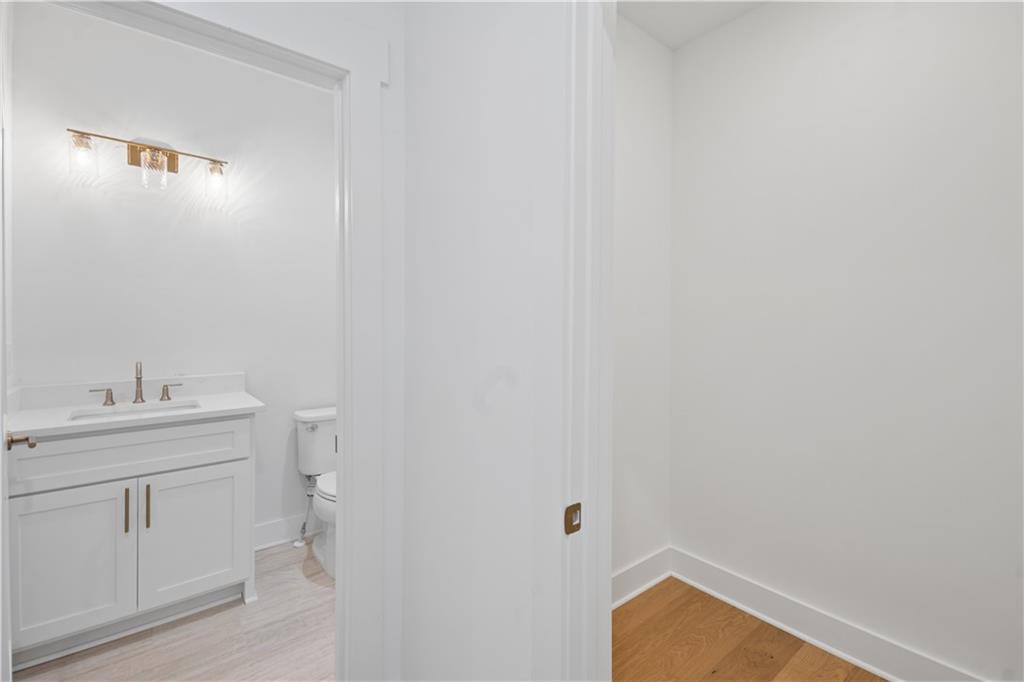 Alpharetta, Georgia, 30022, United States, 5 Bedrooms Bedrooms, ,4 BathroomsBathrooms,Residential,Active,2044144