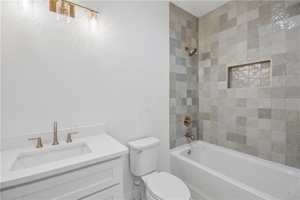 Alpharetta, Georgia, 30022, United States, 5 Bedrooms Bedrooms, ,4 BathroomsBathrooms,Residential,Active,2044144