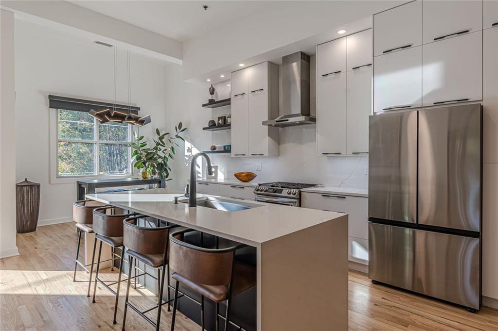 455 Glen Iris Drive NE X